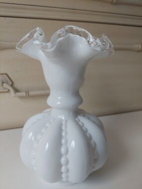 VTG Fenton White Ruffled Milk Glass Bud Vase - ruffled edge